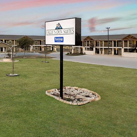 Eagle'S Den Suites Cotulla A Travelodge By Wyndham Bagian luar foto