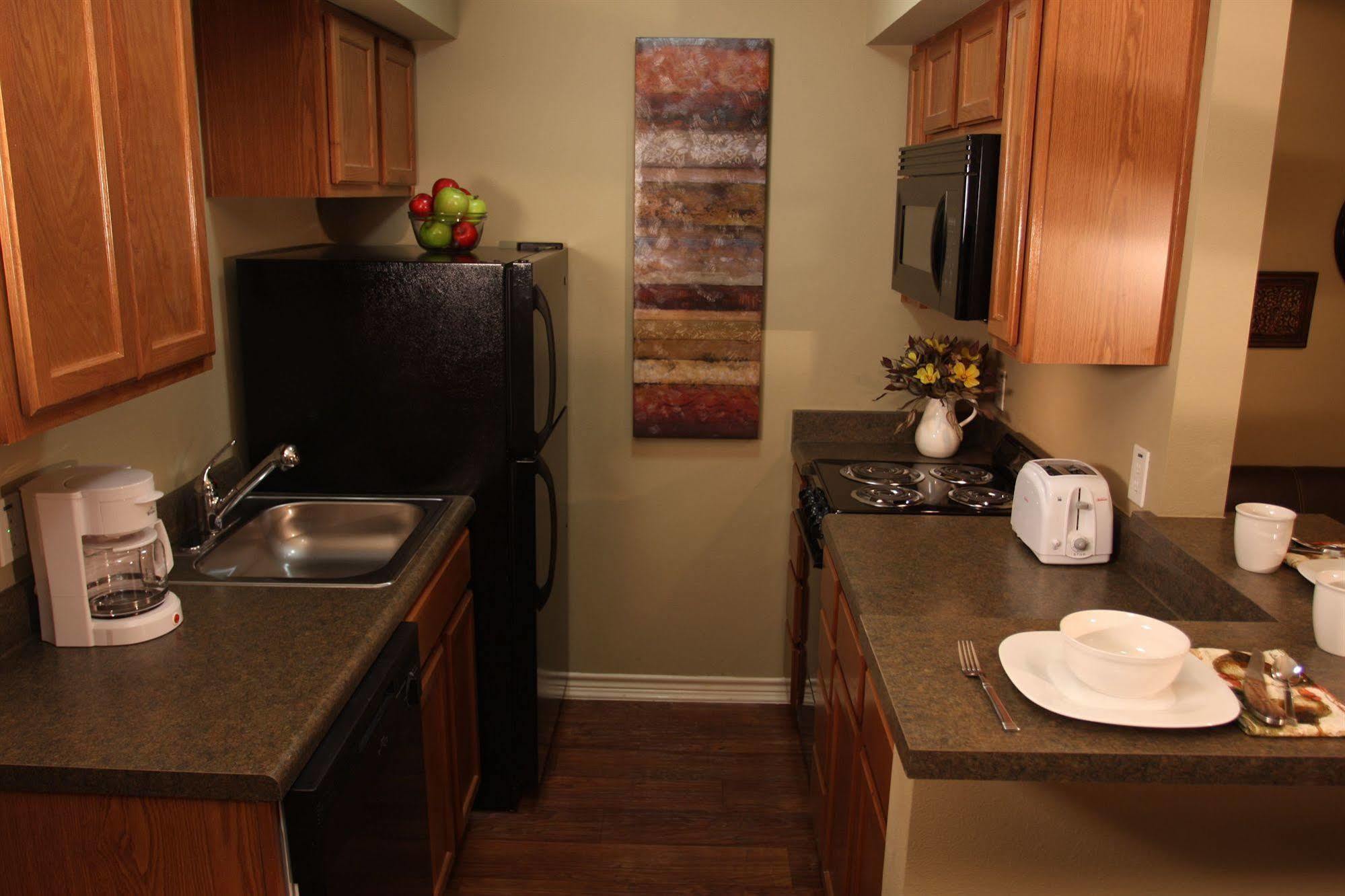 Eagle'S Den Suites Cotulla A Travelodge By Wyndham Bagian luar foto