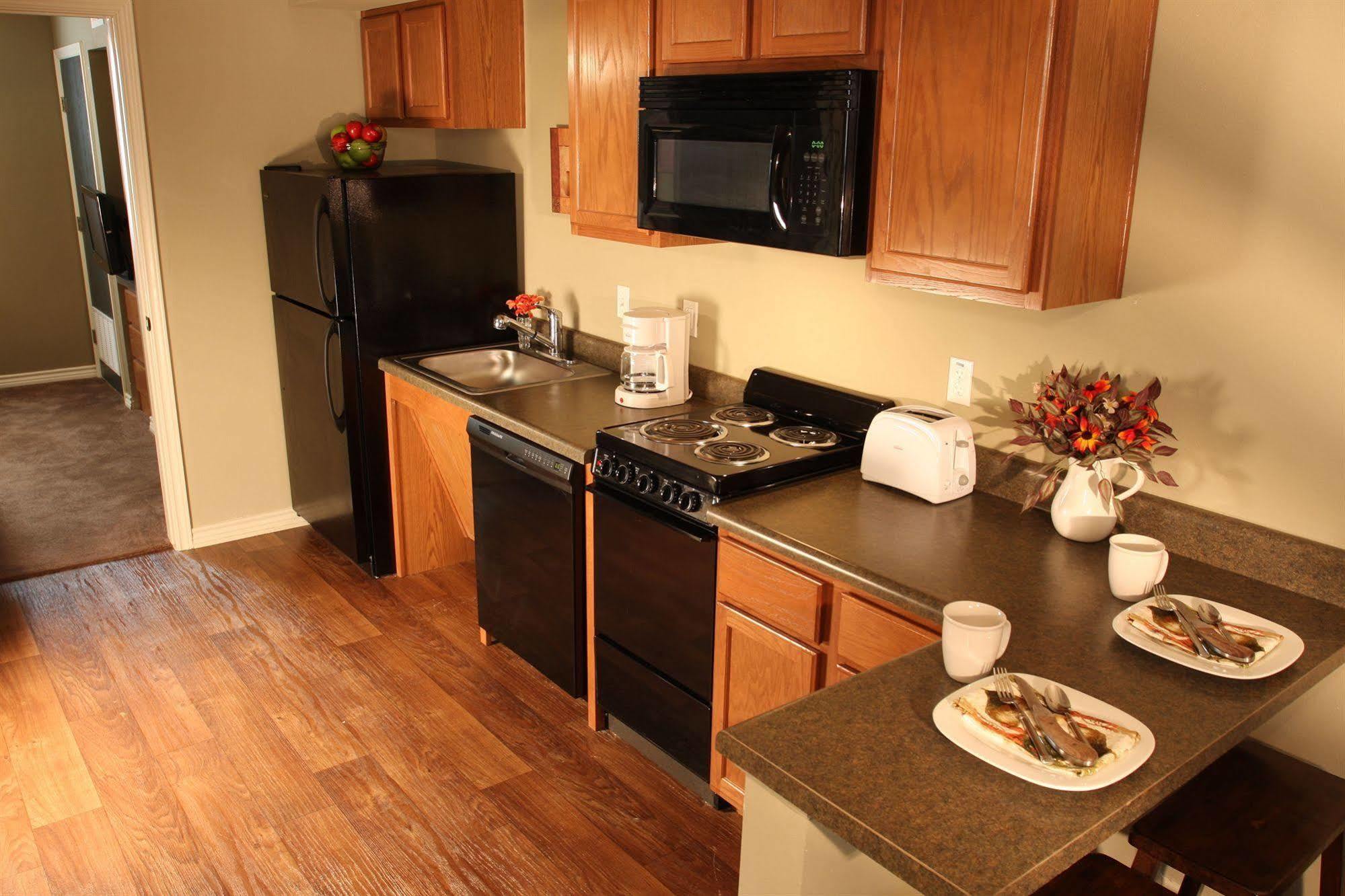 Eagle'S Den Suites Cotulla A Travelodge By Wyndham Bagian luar foto